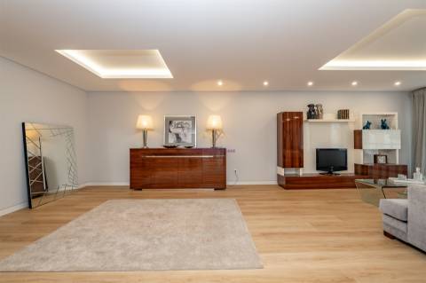 T3+1 duplex com mezaninne, em Empreendimento de Luxo, Carcavelos