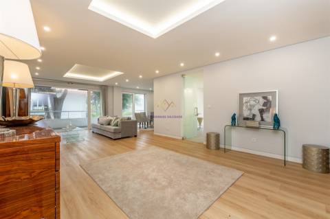 T3+1 duplex com mezaninne, em Empreendimento de Luxo, Carcavelos