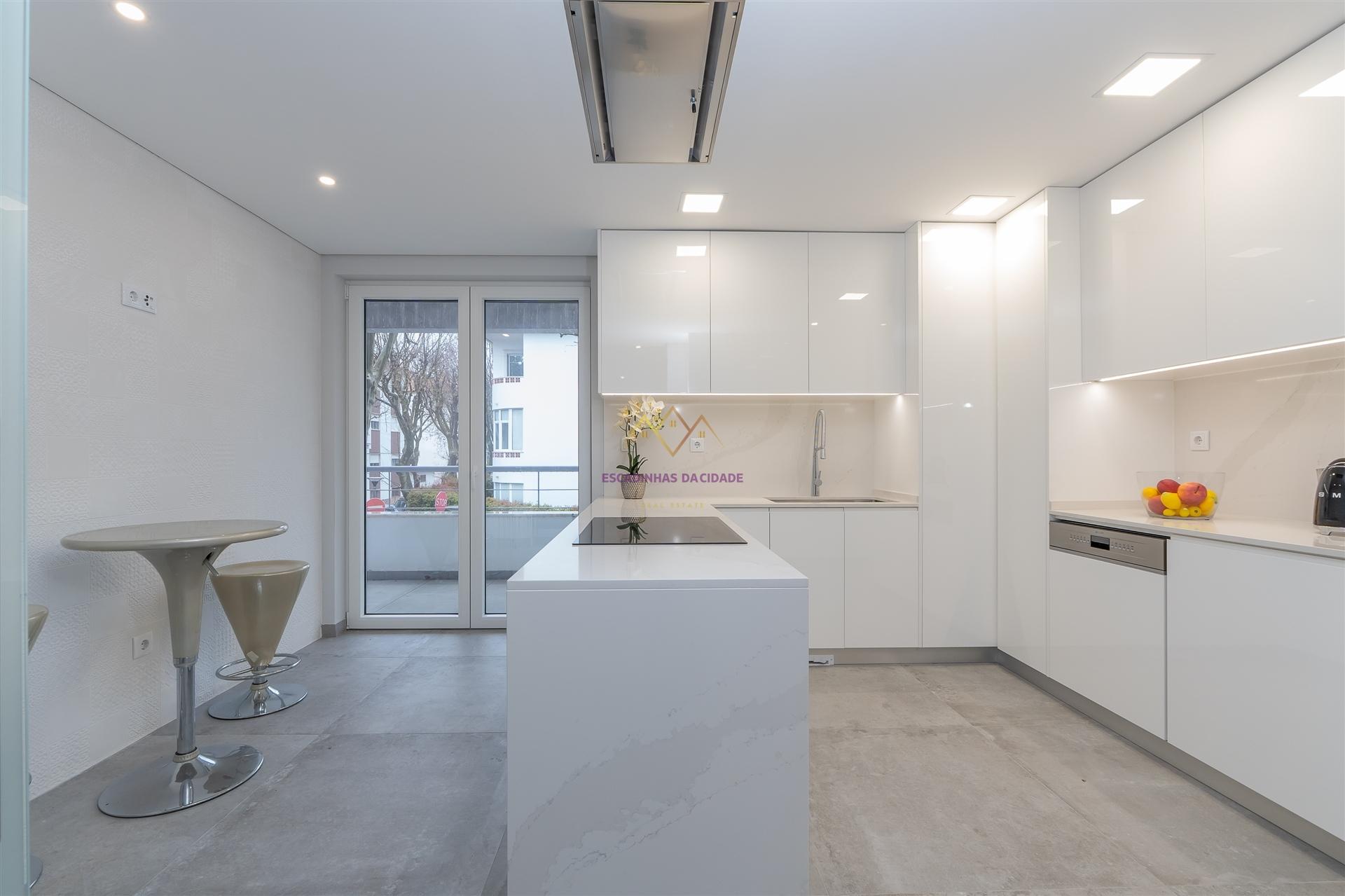 T3+1 duplex com mezaninne, em Empreendimento de Luxo, Carcavelos