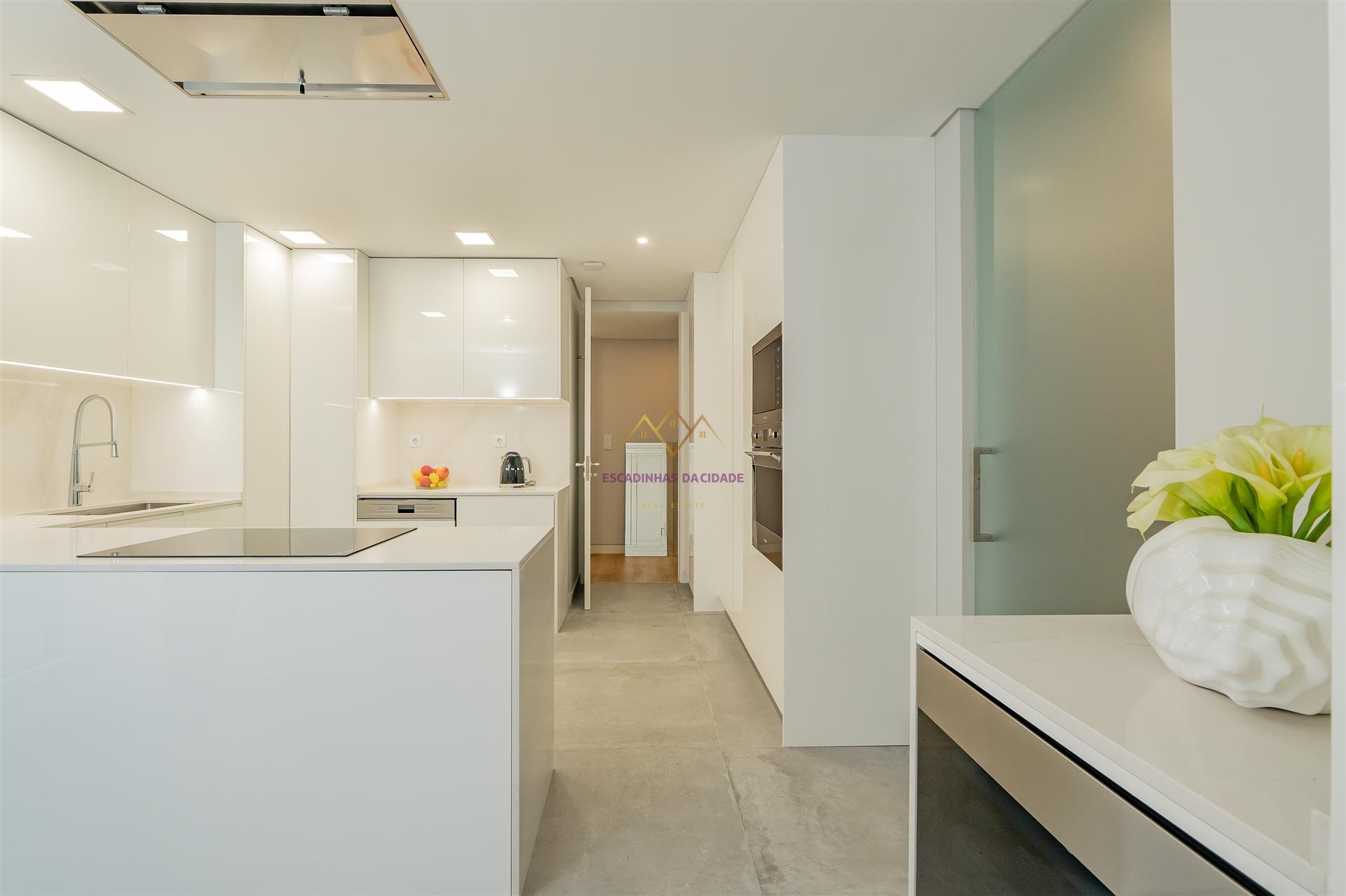 T3+1 duplex com mezaninne, em Empreendimento de Luxo, Carcavelos