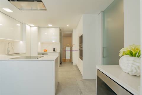 T3+1 duplex com mezaninne, em Empreendimento de Luxo, Carcavelos