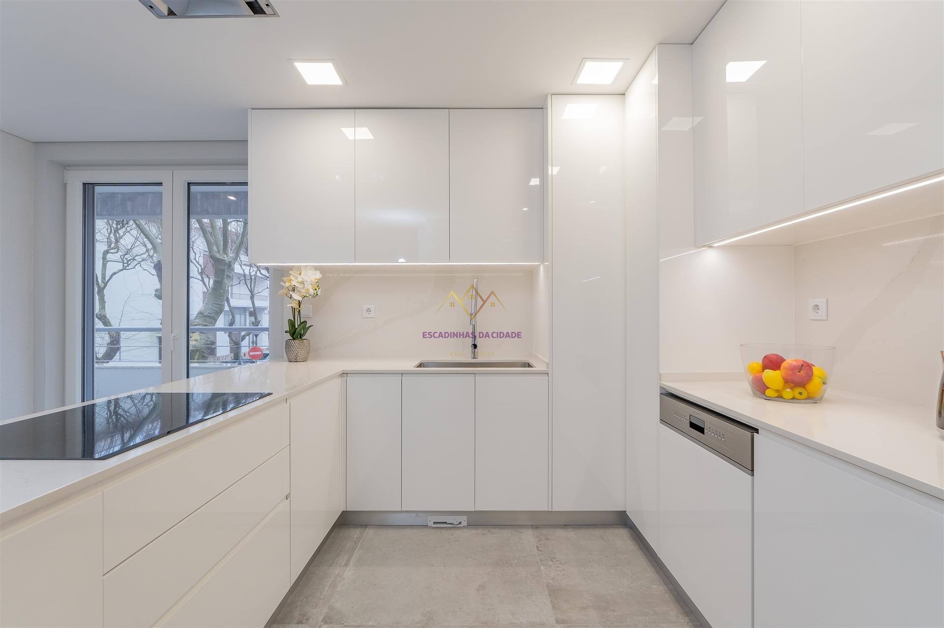 T3+1 duplex com mezaninne, em Empreendimento de Luxo, Carcavelos