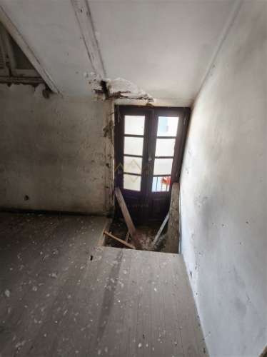 Viver ou investir no centro de Lisboa: Edifício com projeto aprovado em Campolide