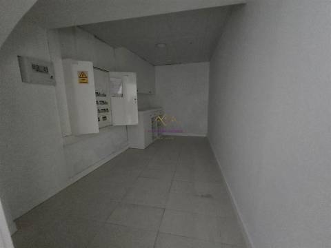 Loja para Arrendamento na Praça do Bocage em Setúbal