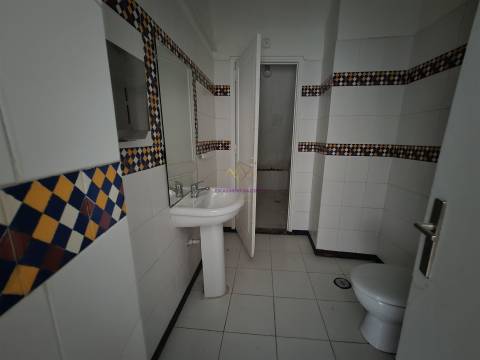 Loja para Arrendamento na Praça do Bocage em Setúbal