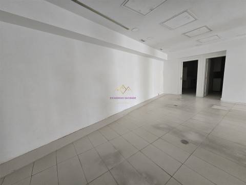 Loja para Arrendamento na Praça do Bocage em Setúbal