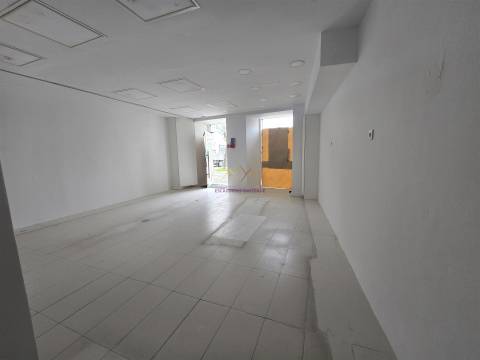 Loja para Arrendamento na Praça do Bocage em Setúbal