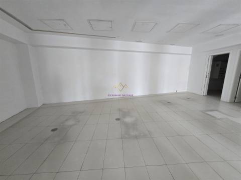 Loja para Arrendamento na Praça do Bocage em Setúbal