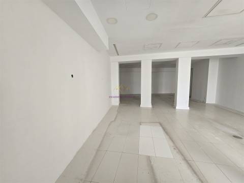 Loja para Arrendamento na Praça do Bocage em Setúbal