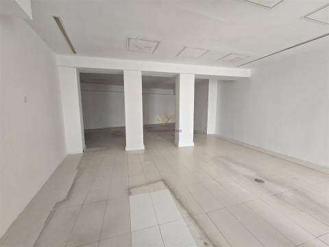 Loja para Arrendamento na Praça do Bocage em Setúbal