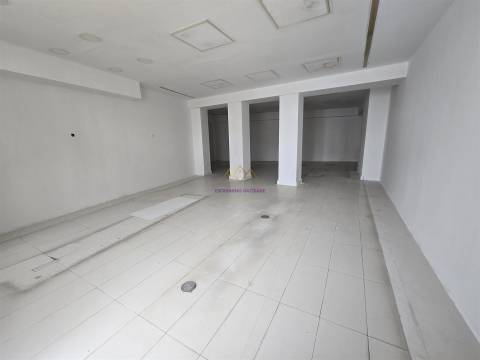 Loja para Arrendamento na Praça do Bocage em Setúbal