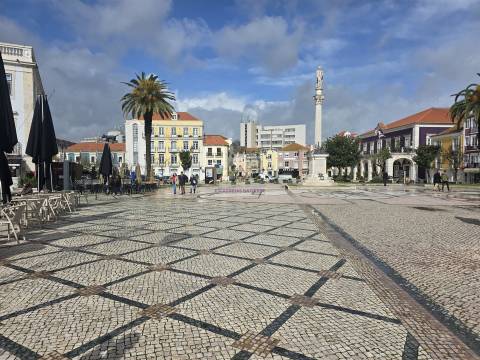 Loja para Arrendamento na Praça do Bocage em Setúbal