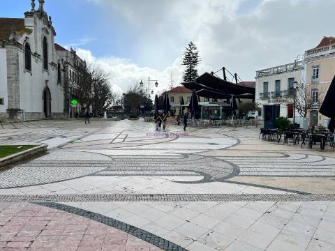 Loja para Arrendamento na Praça do Bocage em Setúbal
