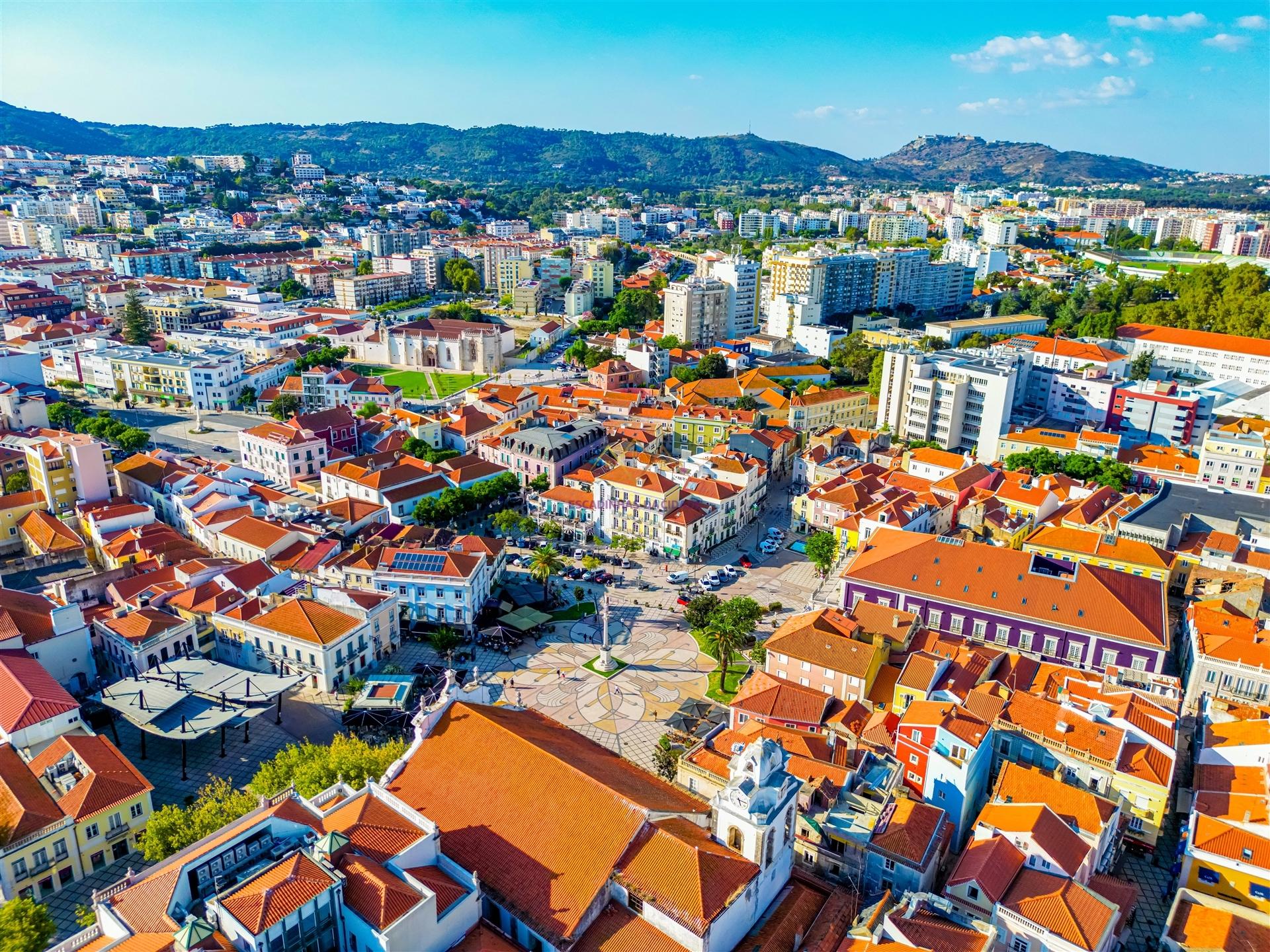 Loja para Arrendamento na Praça do Bocage em Setúbal