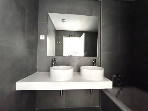 Penthouse T5 com varandas, 2 Garagens Box e Arrecadação, em Empreendimento c/ Piscina e Pq. Infantil