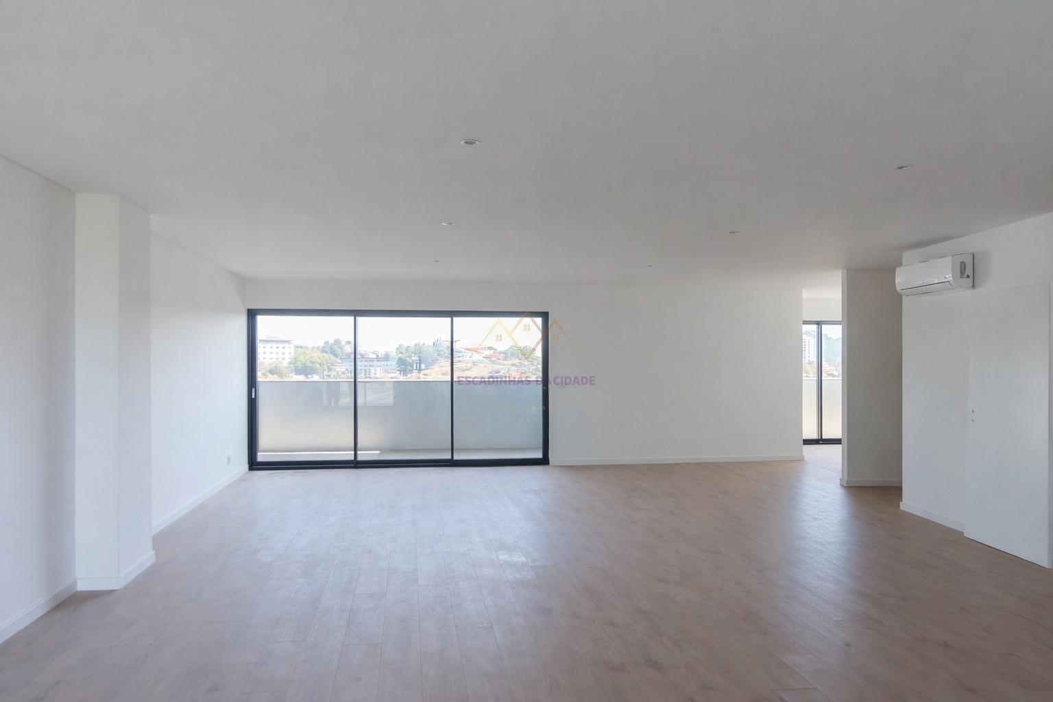 Penthouse T5 com varandas, 2 Garagens Box e Arrecadação, em Empreendimento c/ Piscina e Pq. Infantil