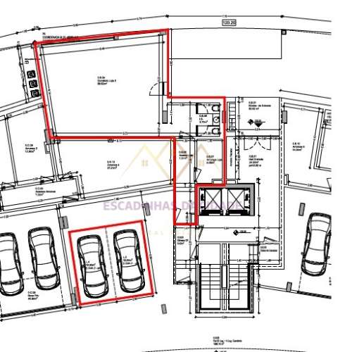 Invista Onde o Crescimento Está a Acontecer – Loja com 2 lugares de estacionamento e Arrecadação