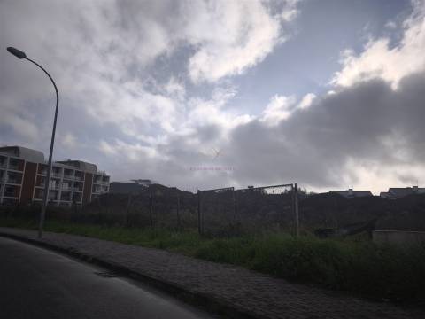 Oportunidade Única de Investimento – Lote para Equipamento no Alto da Montanha, Carnaxide