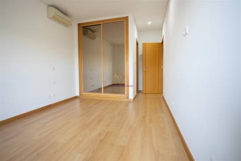 T3 renovado com 2 lugares de estacionamento nas Colinas do Cruzeiro