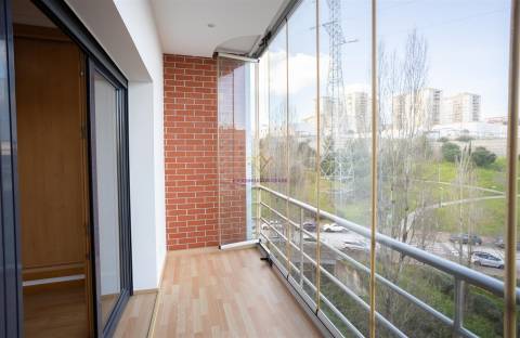 T3 renovado com 2 lugares de estacionamento nas Colinas do Cruzeiro