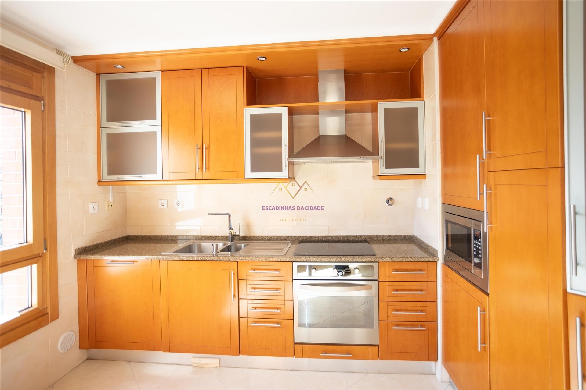 T3 renovado com 2 lugares de estacionamento nas Colinas do Cruzeiro