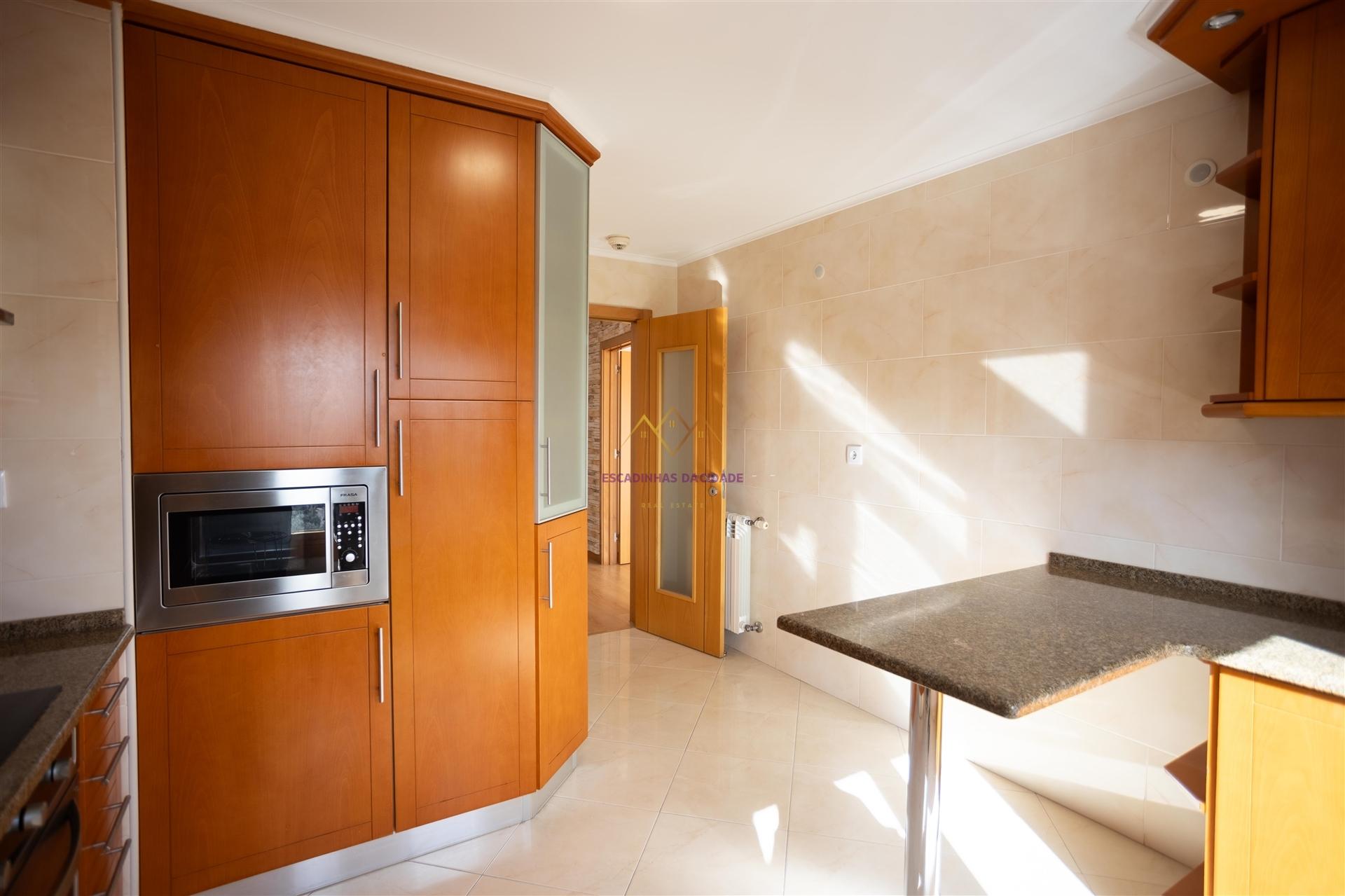 T3 renovado com 2 lugares de estacionamento nas Colinas do Cruzeiro