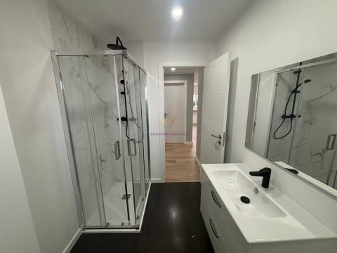 T3 Moderno e luminoso Renovado na Amadora