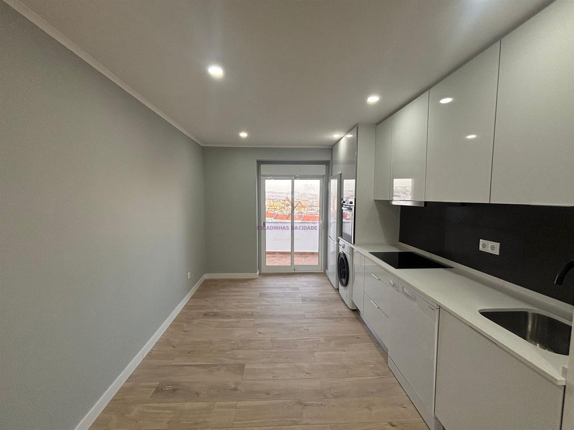 T3 Moderno e luminoso Renovado na Amadora