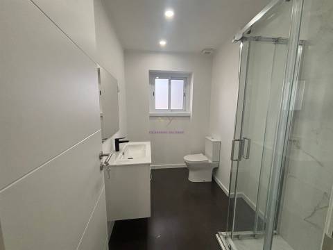 T3 Moderno e luminoso Renovado na Amadora