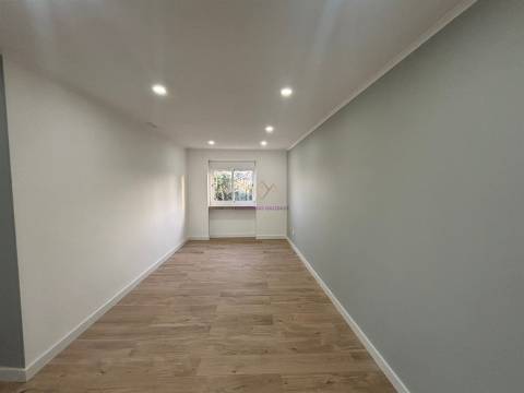 T3 Moderno e luminoso Renovado na Amadora