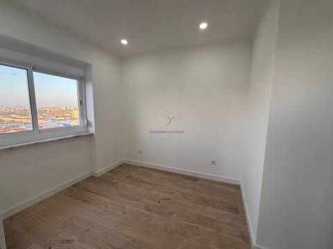 T3 Moderno e luminoso Renovado na Amadora