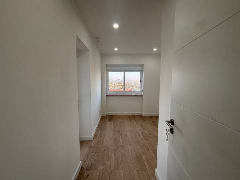 T3 Moderno e luminoso Renovado na Amadora
