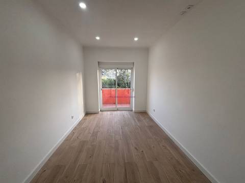 T3 Moderno e luminoso Renovado na Amadora