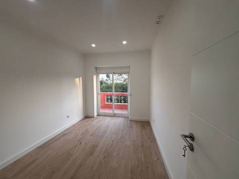 T3 Moderno e luminoso Renovado na Amadora