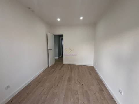 T3 Moderno e luminoso Renovado na Amadora
