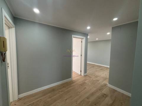 T3 Moderno e luminoso Renovado na Amadora