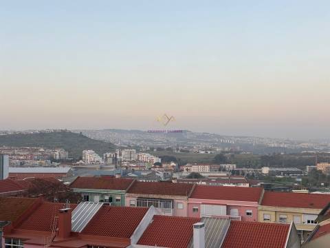 T3 Moderno e luminoso Renovado na Amadora