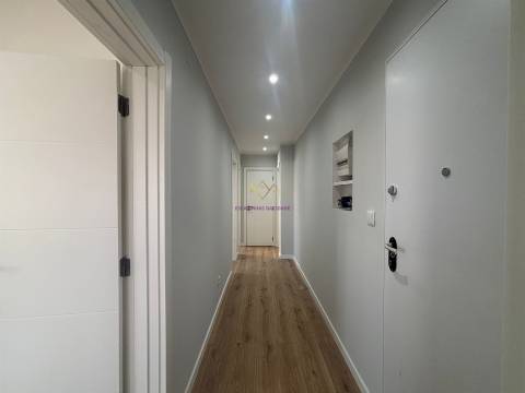 T2 Remodelado Amadora - águas Livres