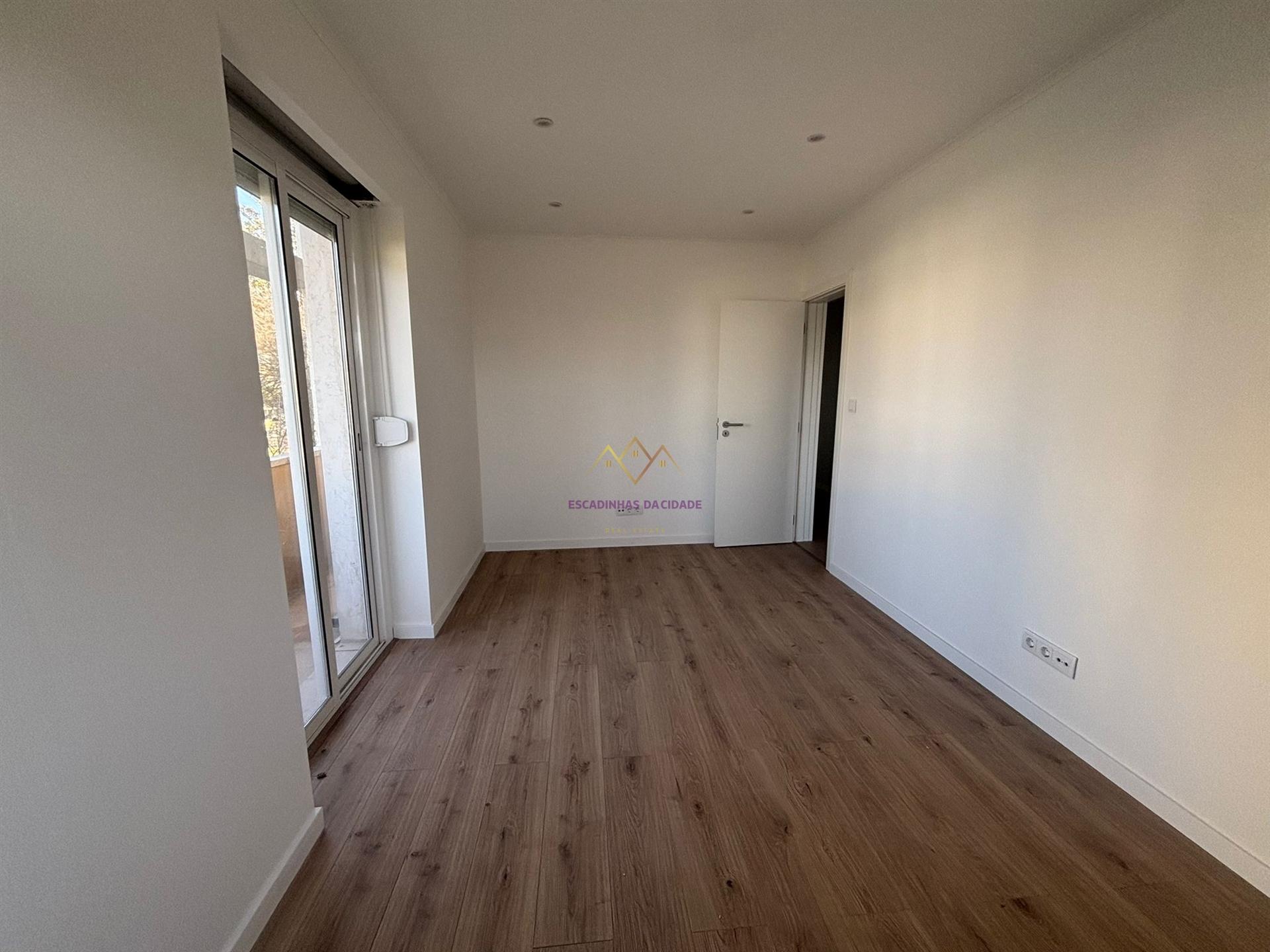 T2 Remodelado Amadora - águas Livres