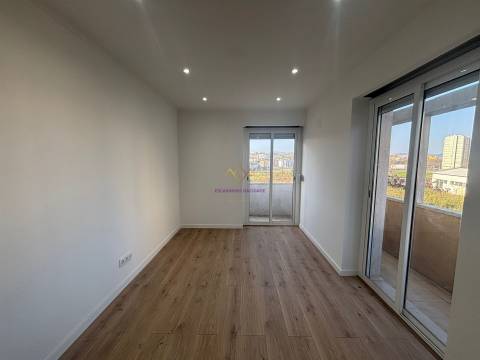 T2 Remodelado Amadora - águas Livres