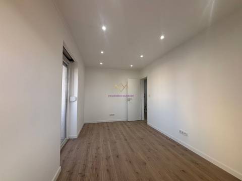 T2 Remodelado Amadora - águas Livres