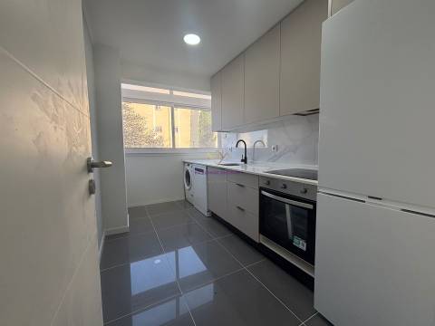 T2 Remodelado Amadora - águas Livres