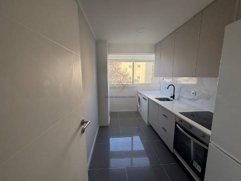 T2 Remodelado Amadora - águas Livres