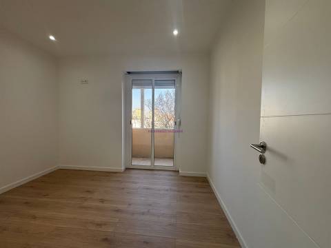 T2 Remodelado Amadora - águas Livres