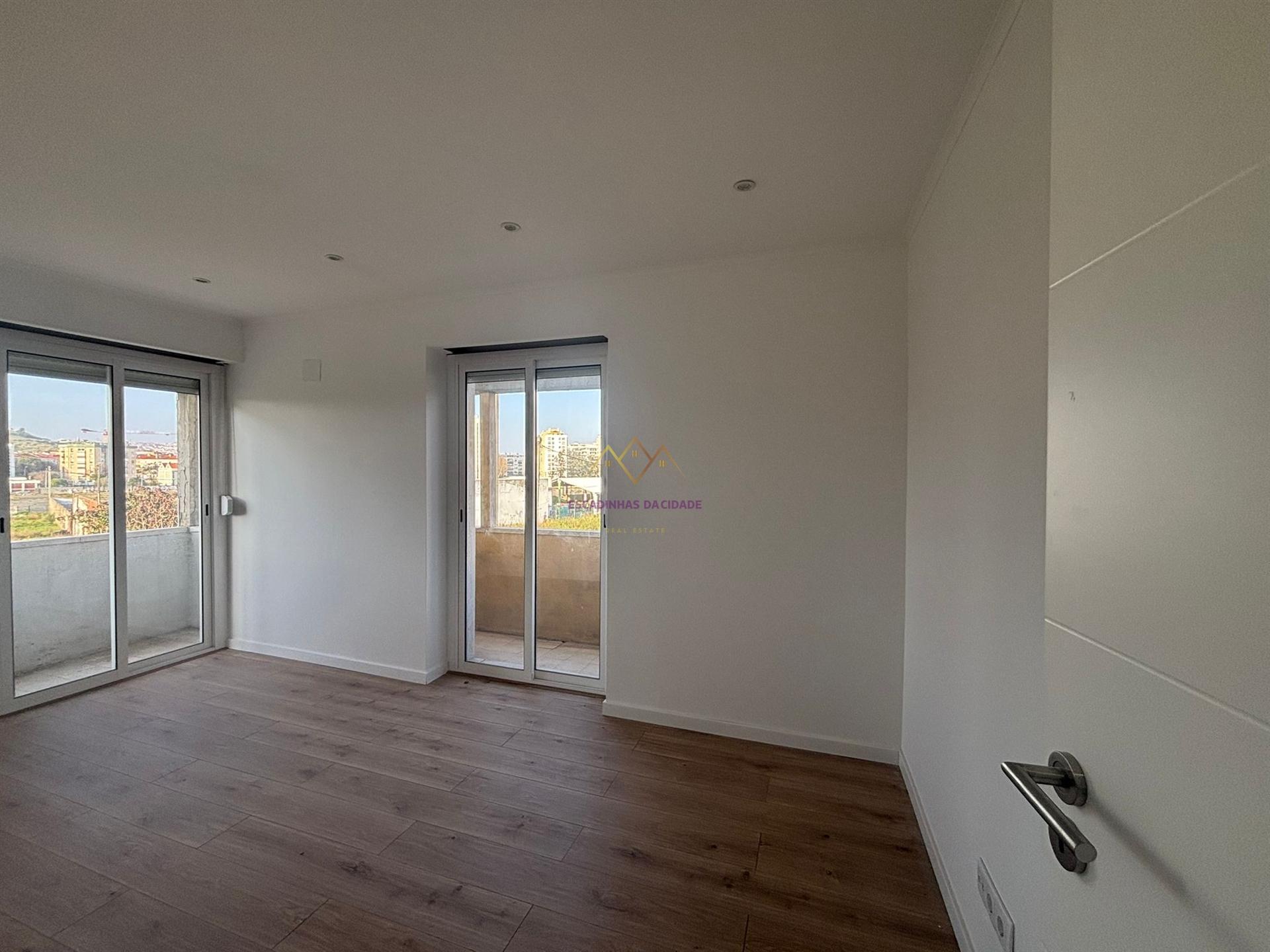 T2 Remodelado Amadora - águas Livres