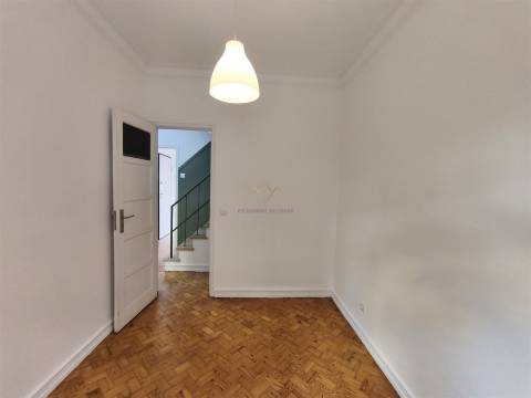 T3 Duplex na Graça a 7 min do Metro e Comboio