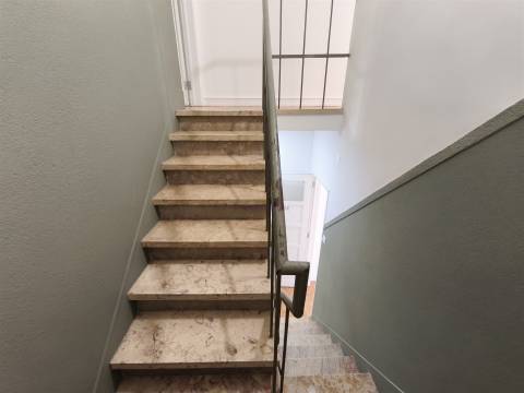 T3 Duplex na Graça a 7 min do Metro e Comboio