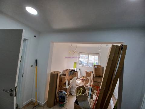 Apartamento T1 remodelado a estrear na Damaia