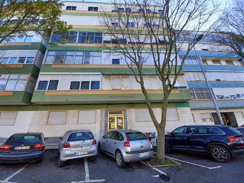 Apartamento T1 remodelado a estrear na Damaia