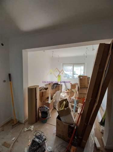 Apartamento T1 remodelado a estrear na Damaia